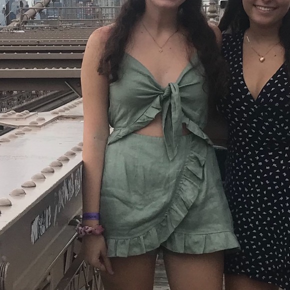 LF TIE ROMPER RUFFLE ARMY GREEN MILLAU - Picture 1 of 1